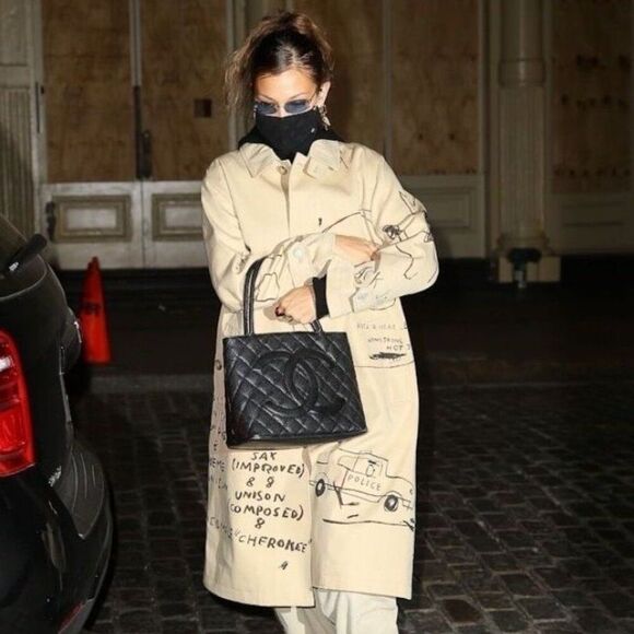 CHANEL Black Vintage CC Logo Caviar Leather Quilted Medallion Tote Bag - Picture 14 of 16